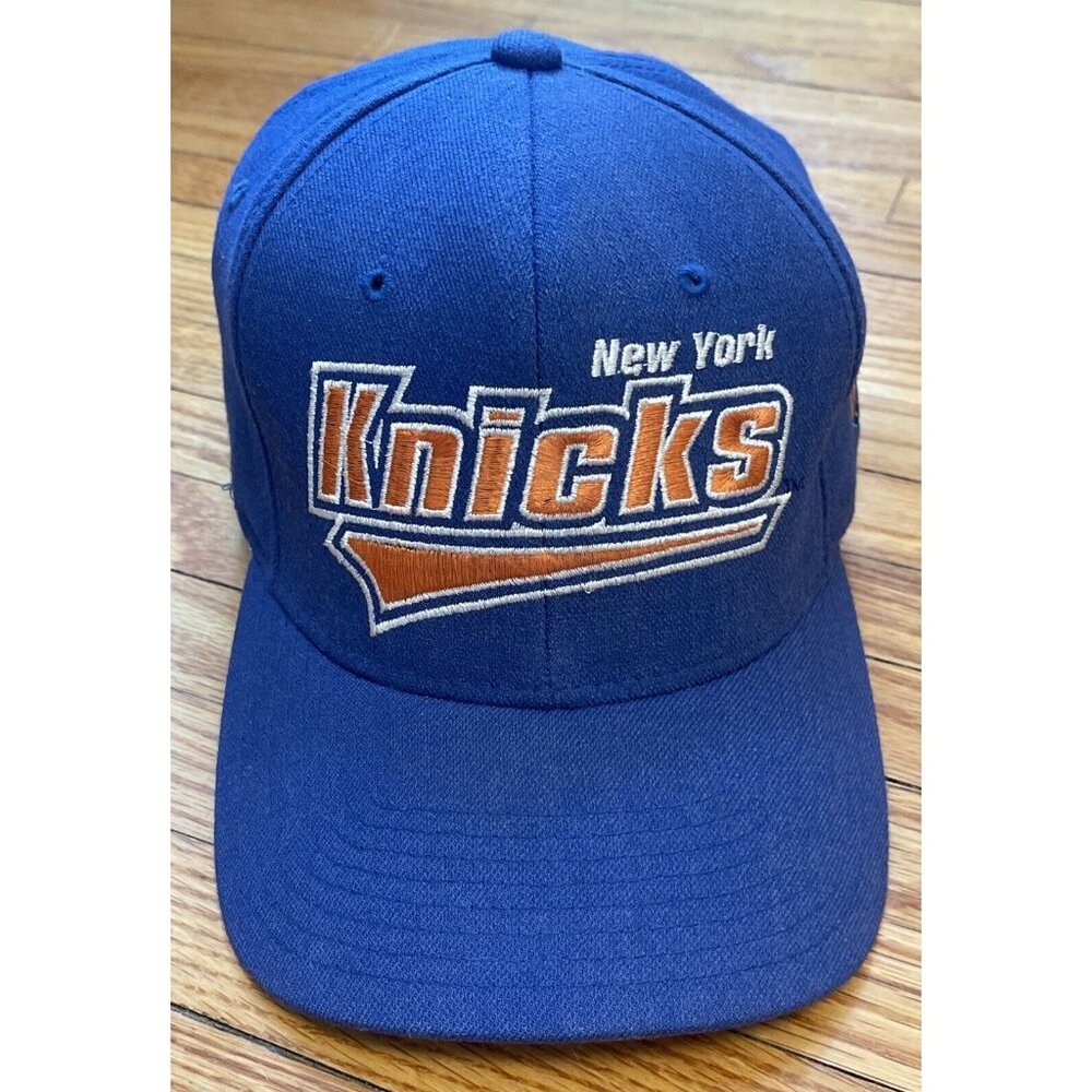 Vintage Starter New York Knicks NBA Script Fitted Wool Size 7 - 7 3/4 Hat Cap